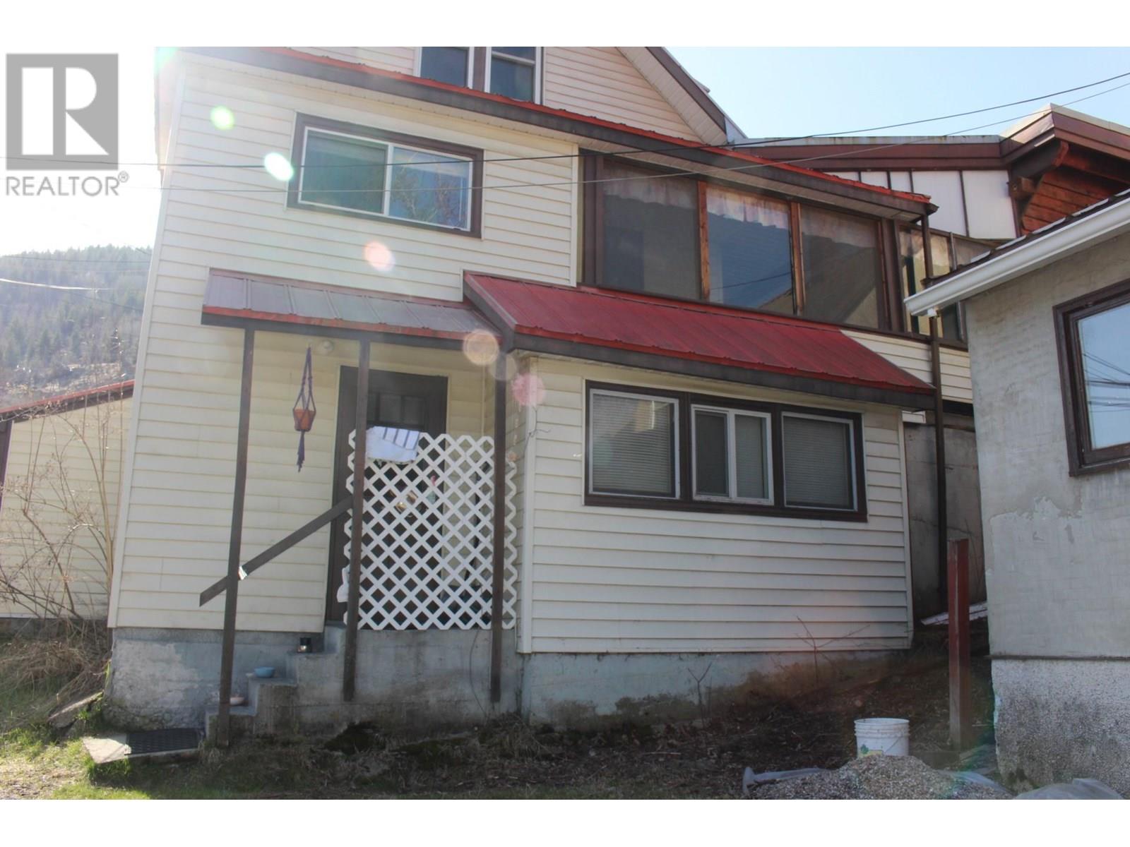 953 Aspen Street, Trail, British Columbia  V1R 3Y1 - Photo 8 - 10342851