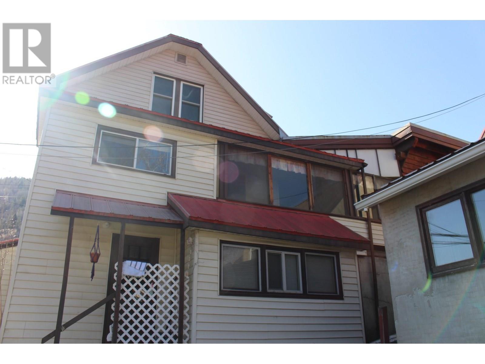 953 Aspen Street, Trail, British Columbia  V1R 3Y1 - Photo 9 - 10342851