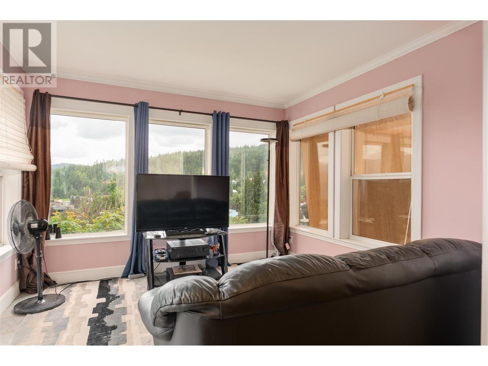1585 Dunn Crescent, Rossland, British Columbia  V0G 1Y0 - Photo 21 - 10352364