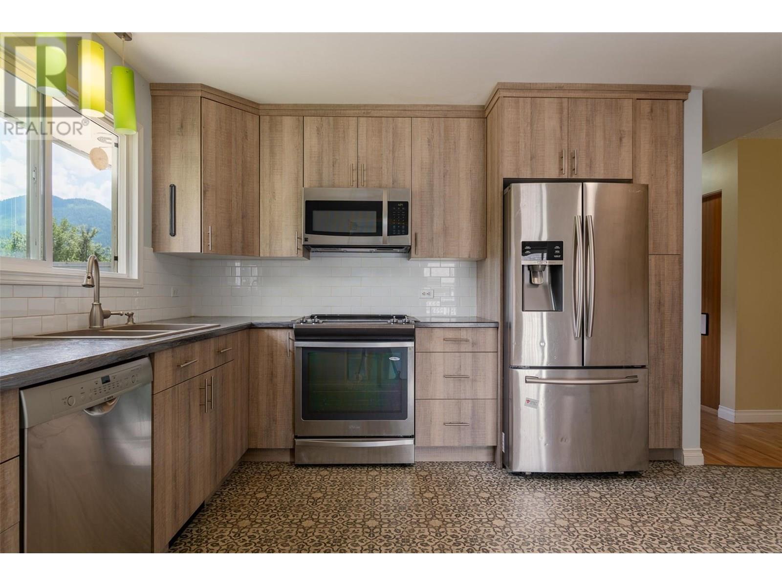 1500 3b Hwy, Fruitvale, British Columbia  V0G 1L1 - Photo 18 - 10352498