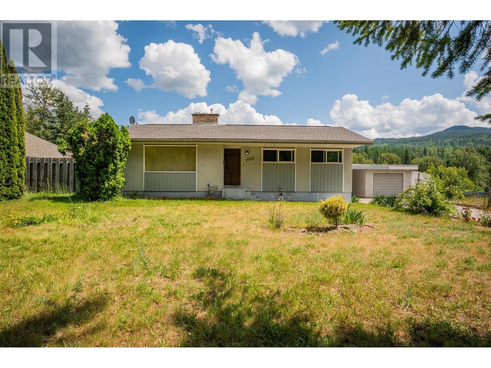 1500 3b Hwy, Fruitvale, British Columbia  V0G 1L1 - Photo 2 - 10352498