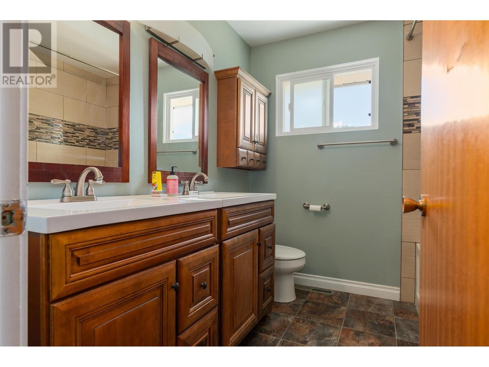1500 3b Hwy, Fruitvale, British Columbia  V0G 1L1 - Photo 20 - 10352498
