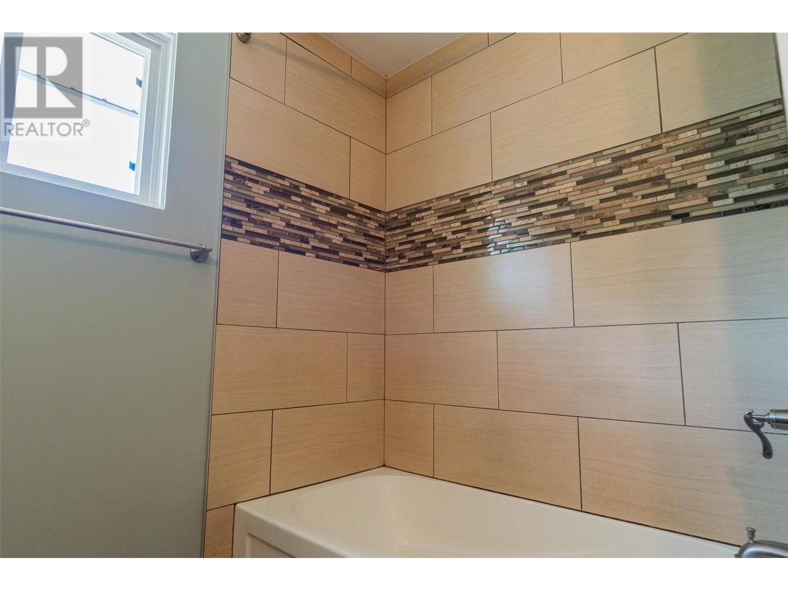 1500 3b Hwy, Fruitvale, British Columbia  V0G 1L1 - Photo 21 - 10352498