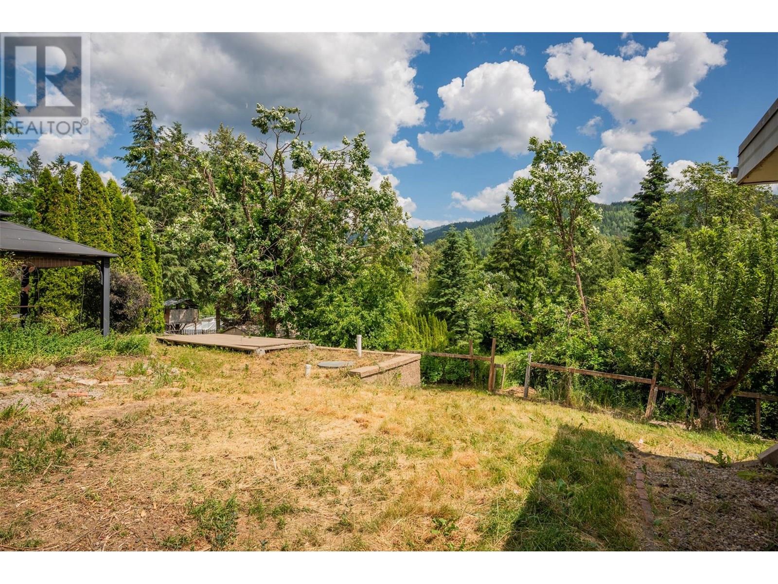 1500 3b Hwy, Fruitvale, British Columbia  V0G 1L1 - Photo 4 - 10352498
