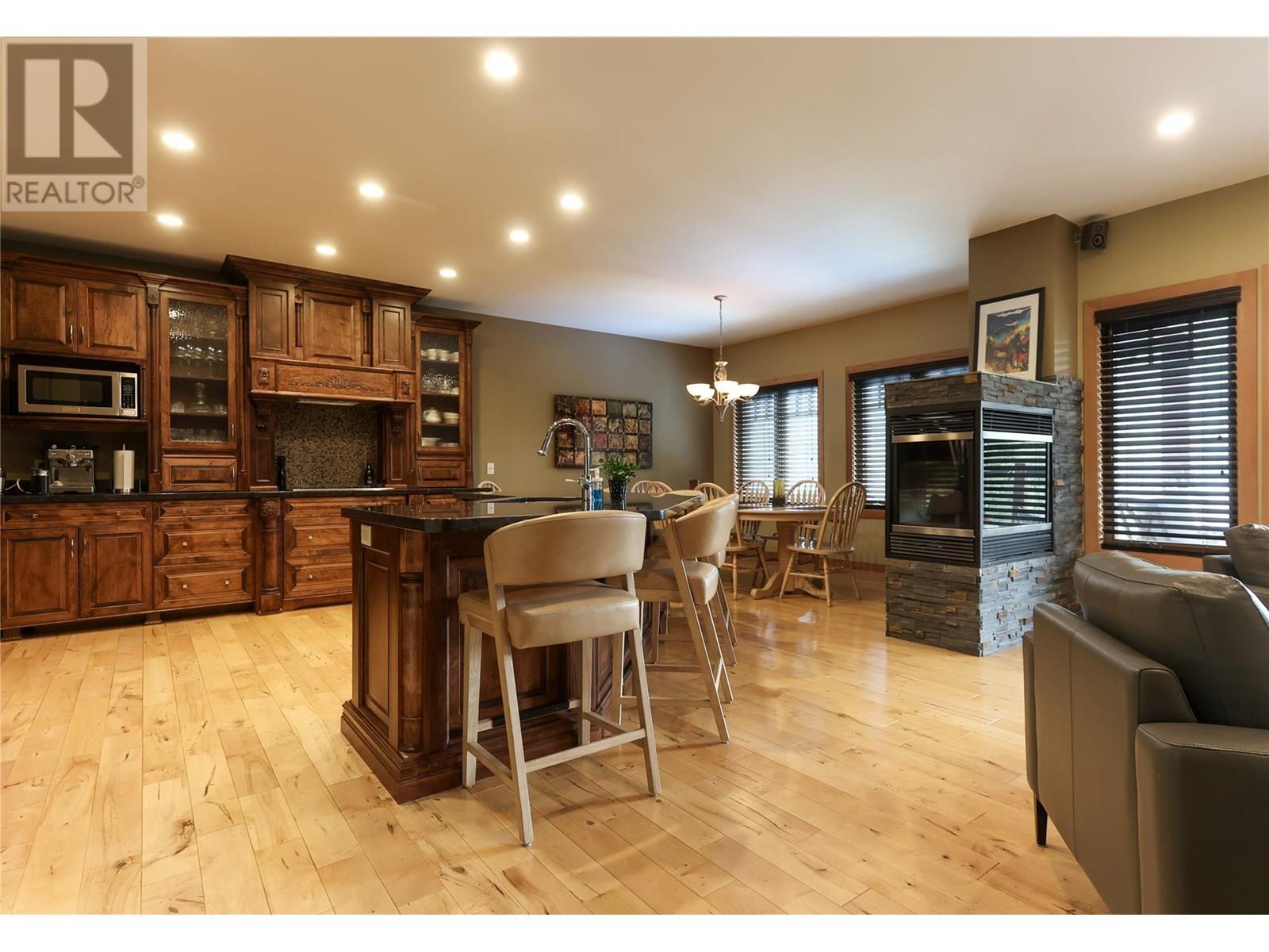 1009 Silvertip Road, Rossland, British Columbia  V0G 1Y0 - Photo 11 - 10352472