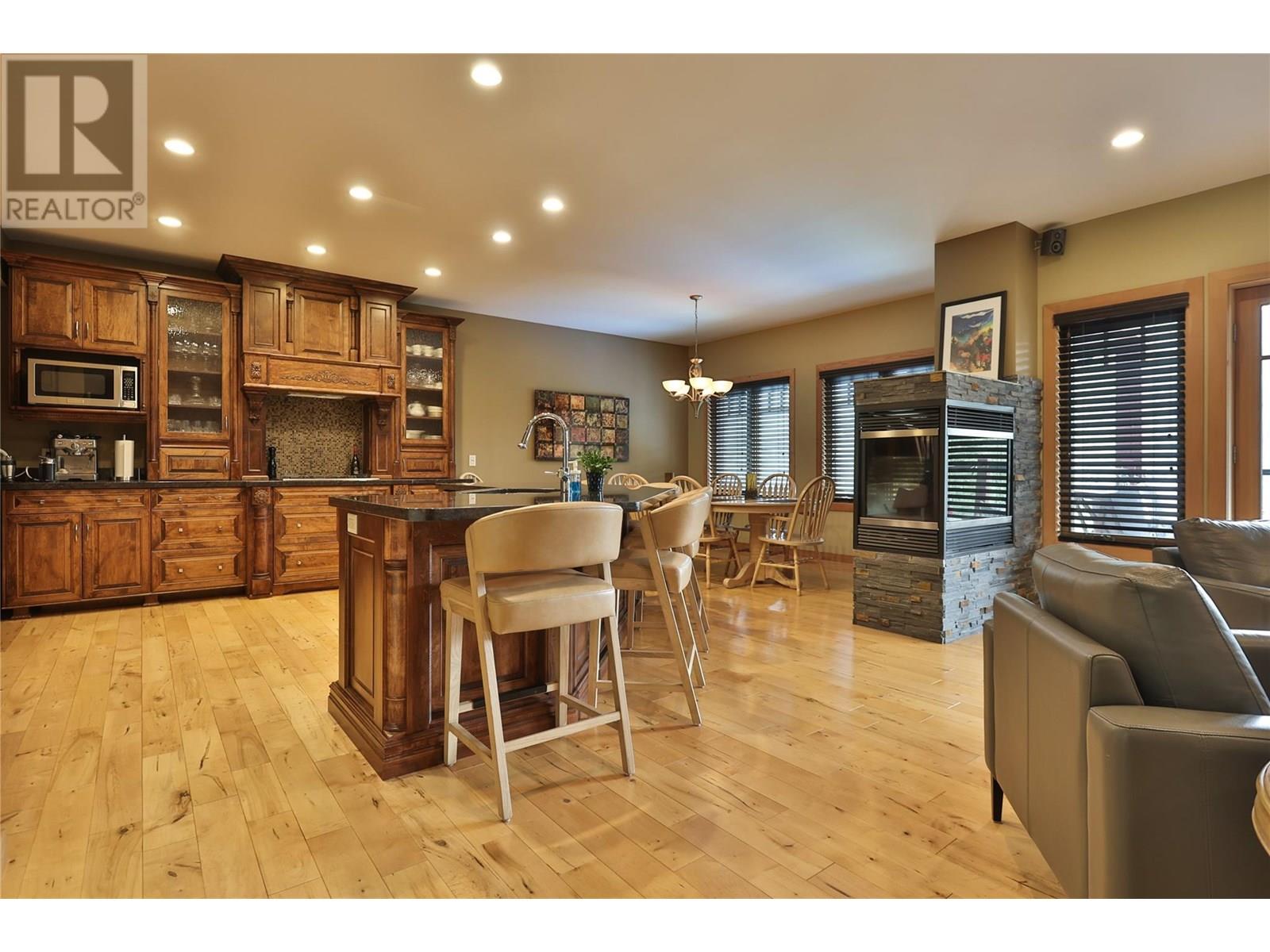 1009 Silvertip Road, Rossland, British Columbia  V0G 1Y0 - Photo 12 - 10352472