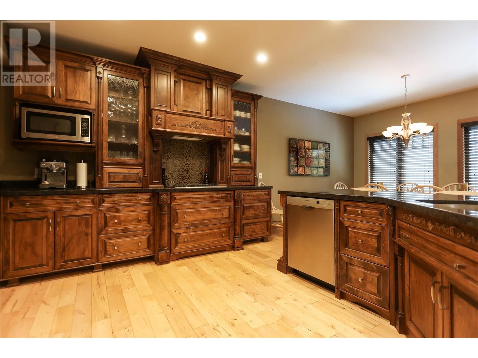 1009 Silvertip Road, Rossland, British Columbia  V0G 1Y0 - Photo 13 - 10352472