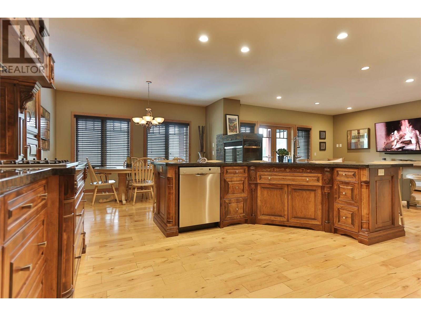1009 Silvertip Road, Rossland, British Columbia  V0G 1Y0 - Photo 14 - 10352472