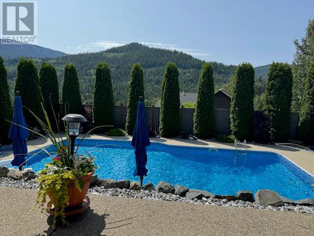 1009 Silvertip Road, Rossland, British Columbia  V0G 1Y0 - Photo 2 - 10352472