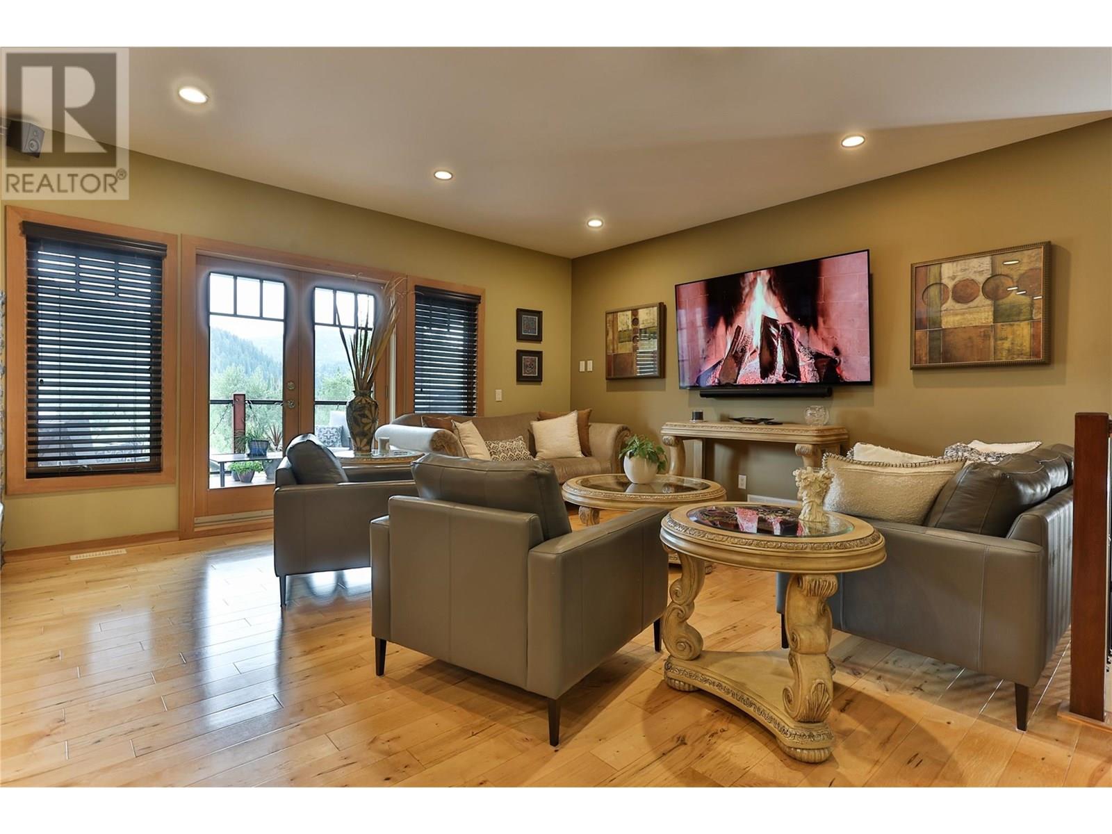 1009 Silvertip Road, Rossland, British Columbia  V0G 1Y0 - Photo 6 - 10352472