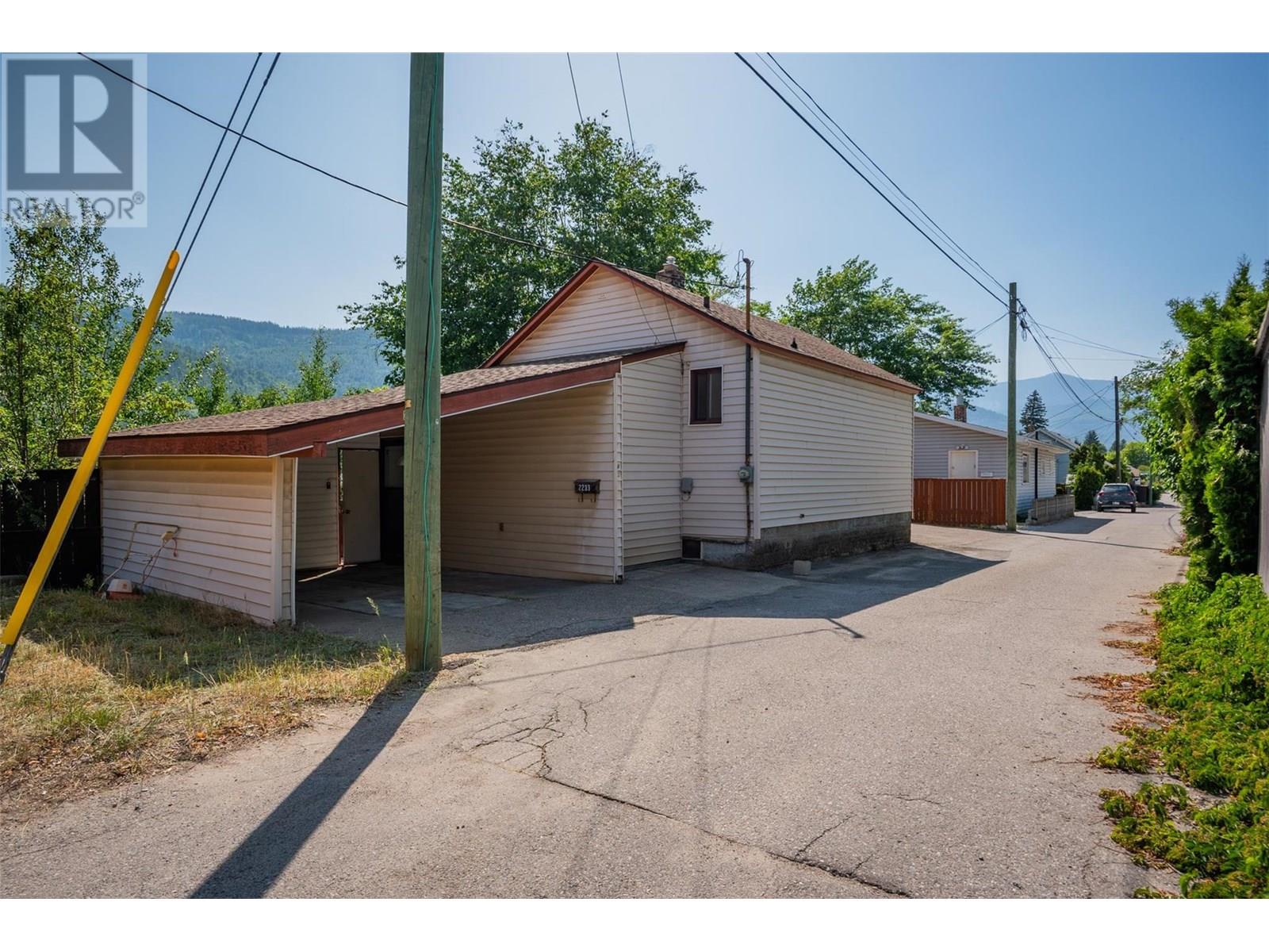 2233 Fifth Avenue, Trail, British Columbia  V1R 3E8 - Photo 1 - 10352267