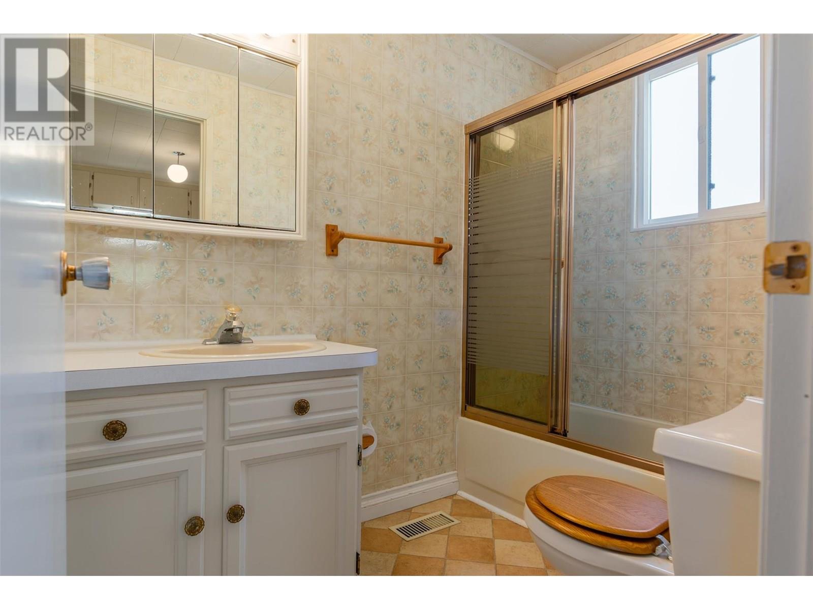 2233 Fifth Avenue, Trail, British Columbia  V1R 3E8 - Photo 14 - 10352267