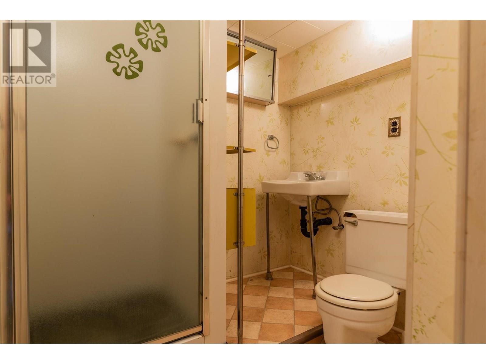 2233 Fifth Avenue, Trail, British Columbia  V1R 3E8 - Photo 19 - 10352267