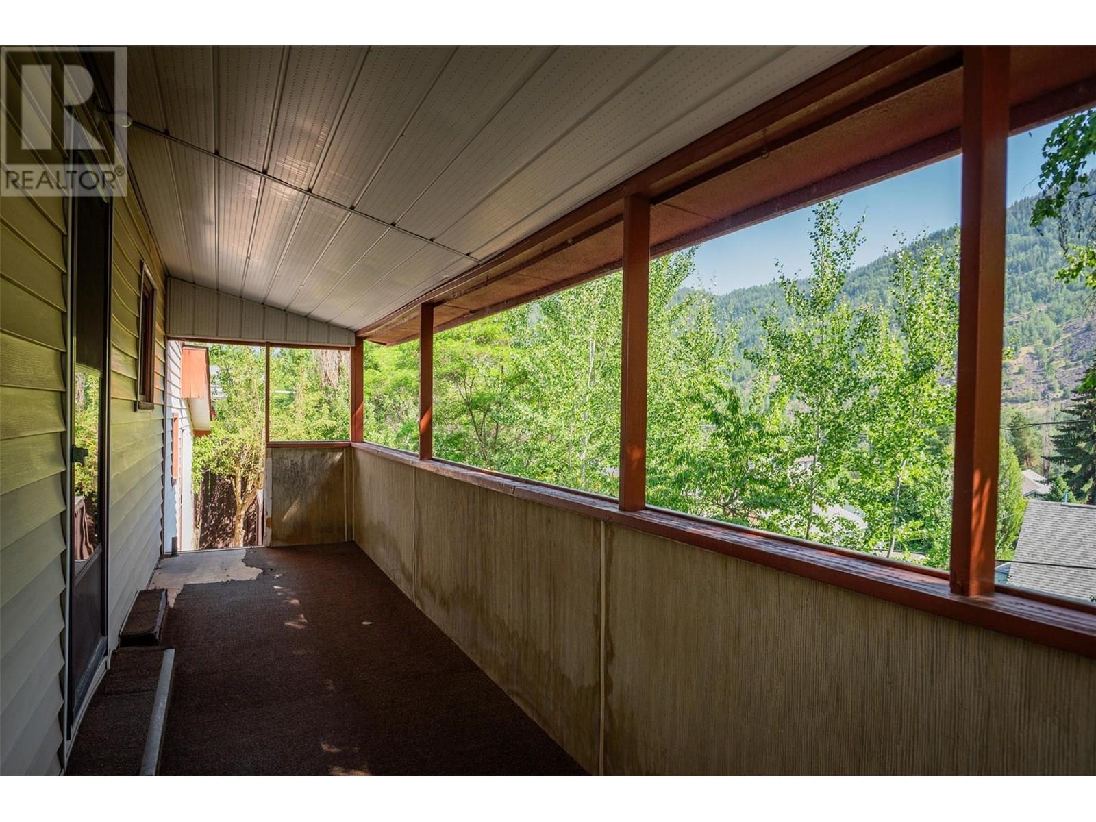 2233 Fifth Avenue, Trail, British Columbia  V1R 3E8 - Photo 30 - 10352267