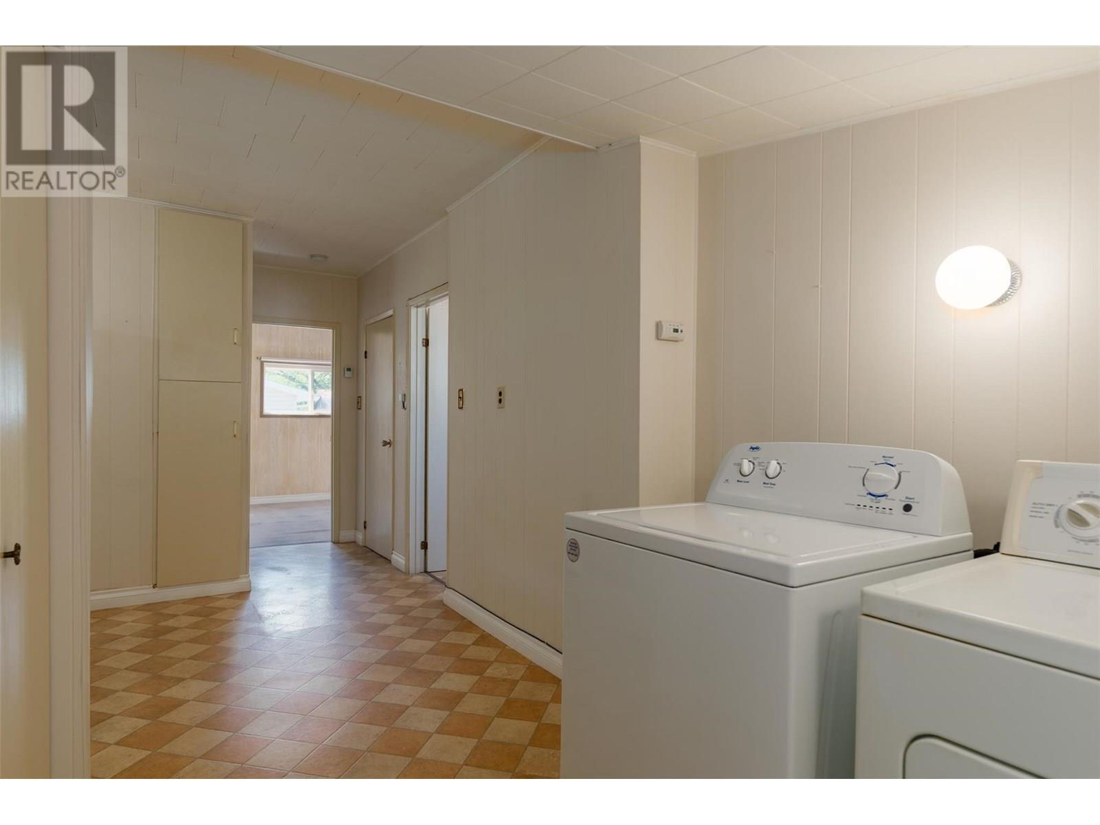 2233 Fifth Avenue, Trail, British Columbia  V1R 3E8 - Photo 8 - 10352267