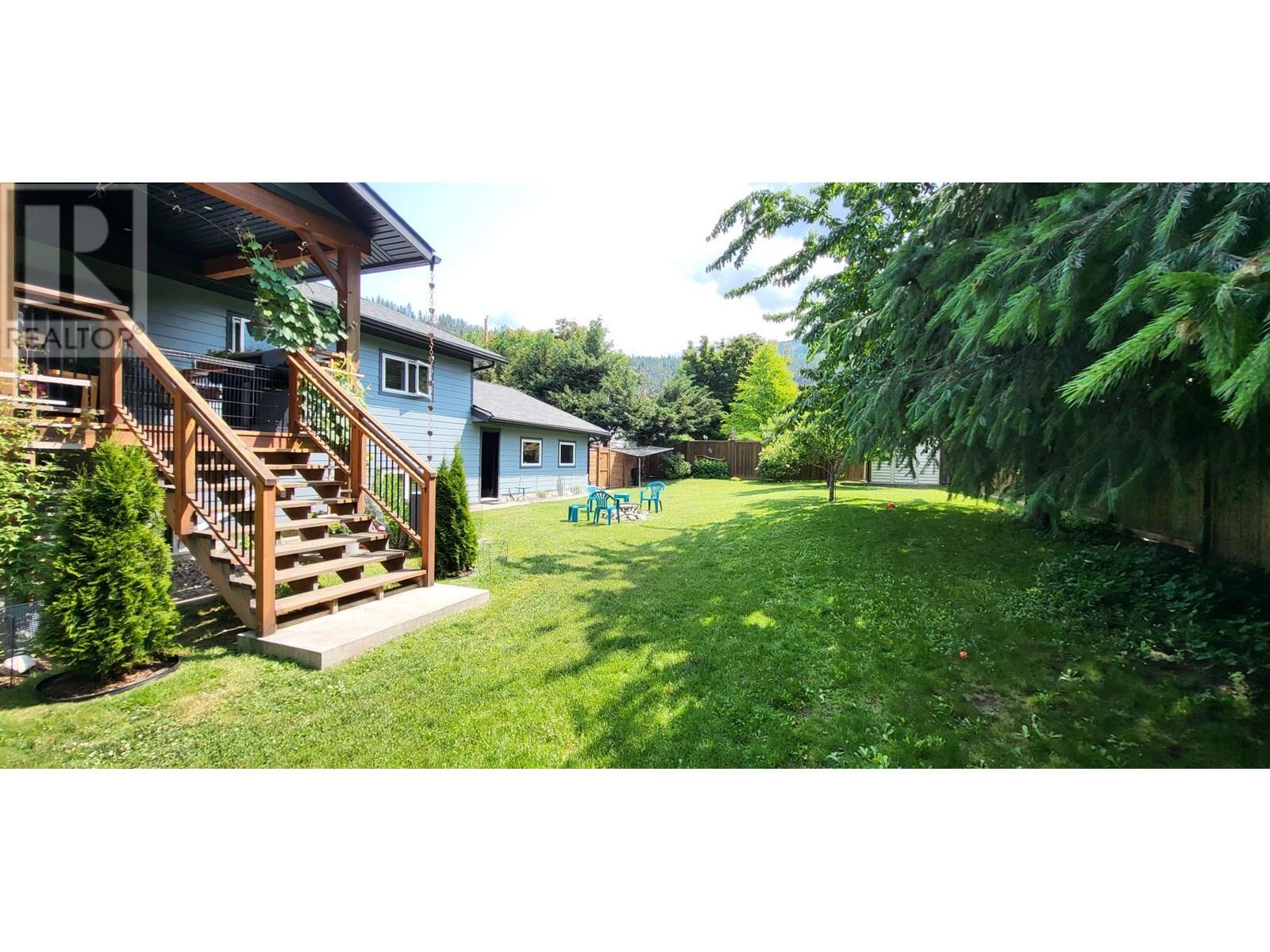 303 Delany Avenue, Slocan, British Columbia  V0G 2C0 - Photo 13 - 10352438