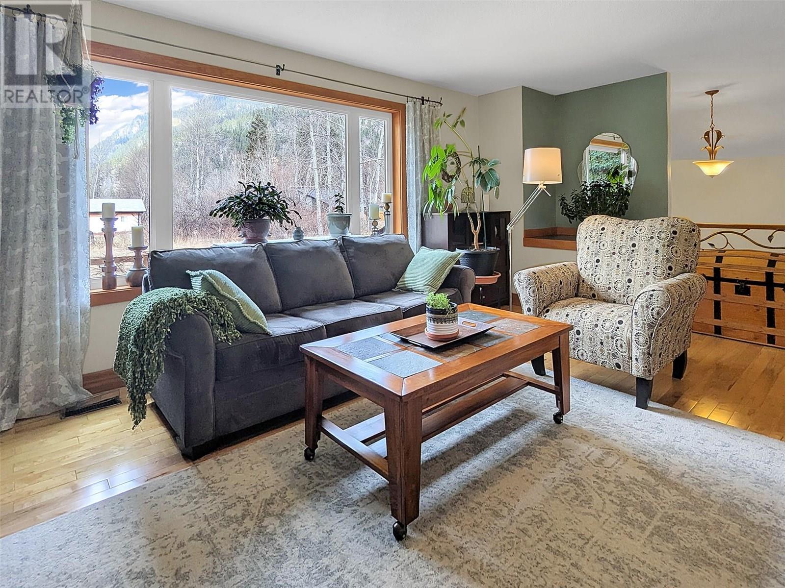 303 Delany Avenue, Slocan, British Columbia  V0G 2C0 - Photo 24 - 10352438