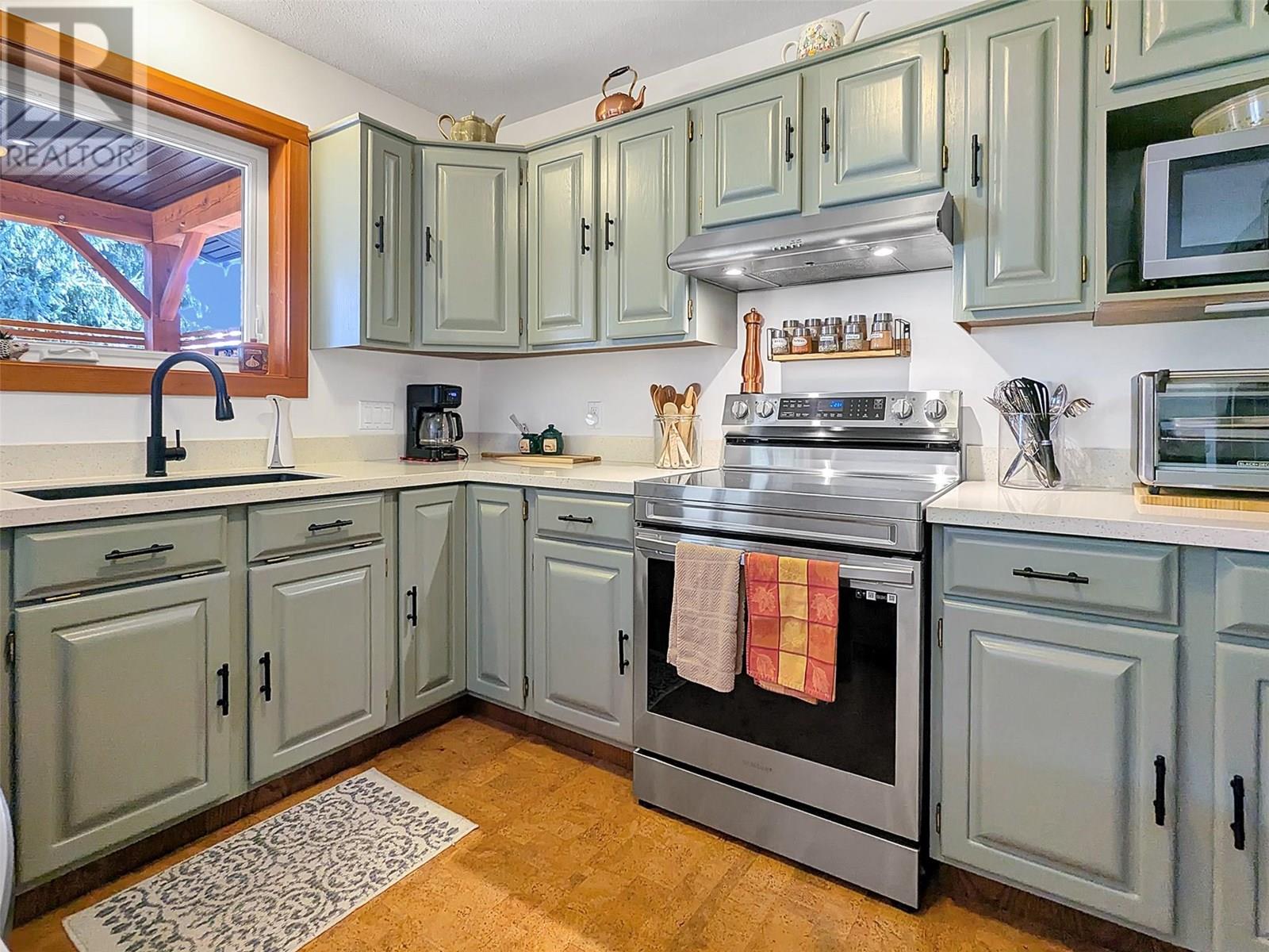 303 Delany Avenue, Slocan, British Columbia  V0G 2C0 - Photo 29 - 10352438