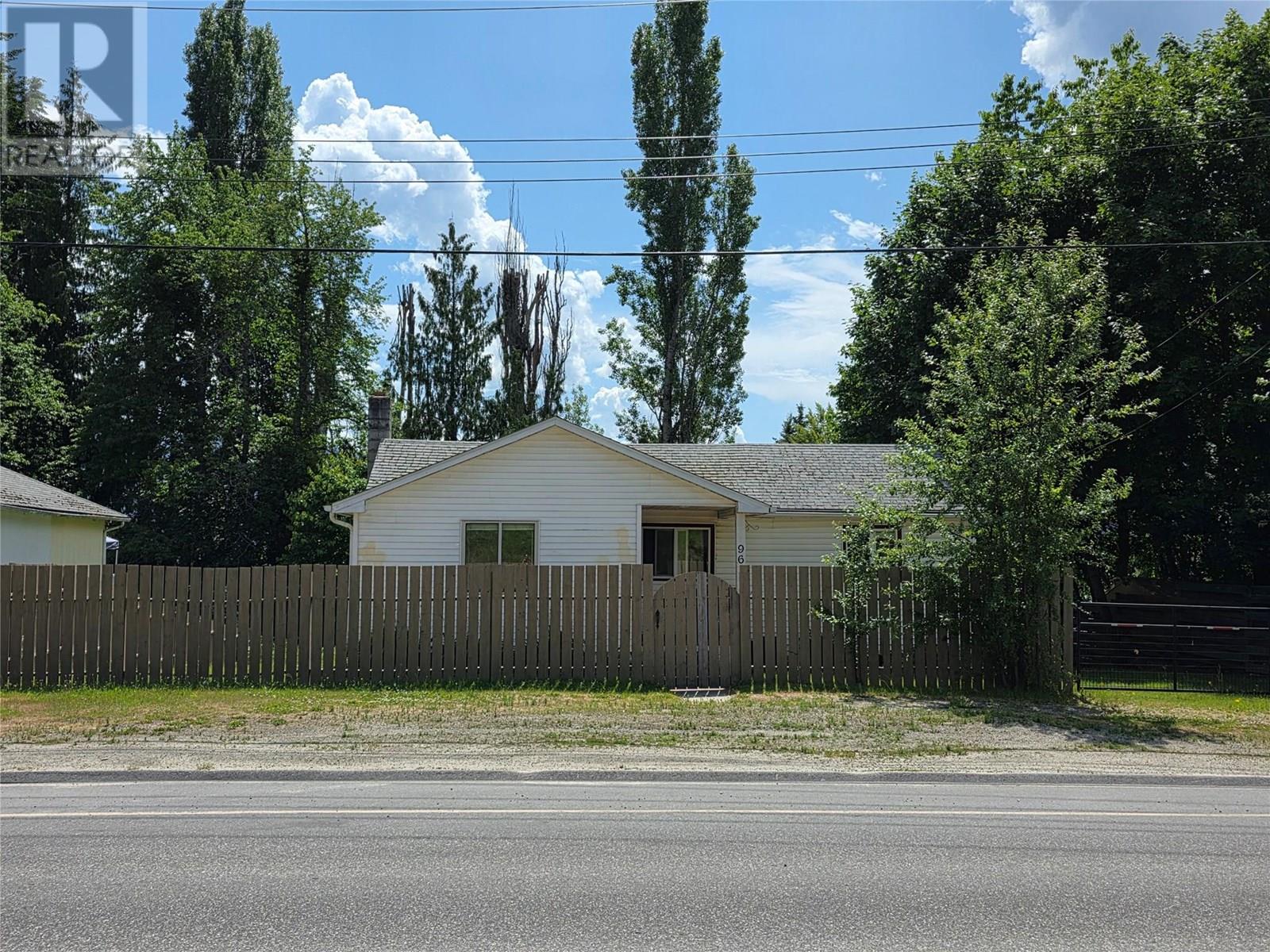 96 Broadway Street E, Nakusp, British Columbia  V0G 1R0 - Photo 1 - 10352326