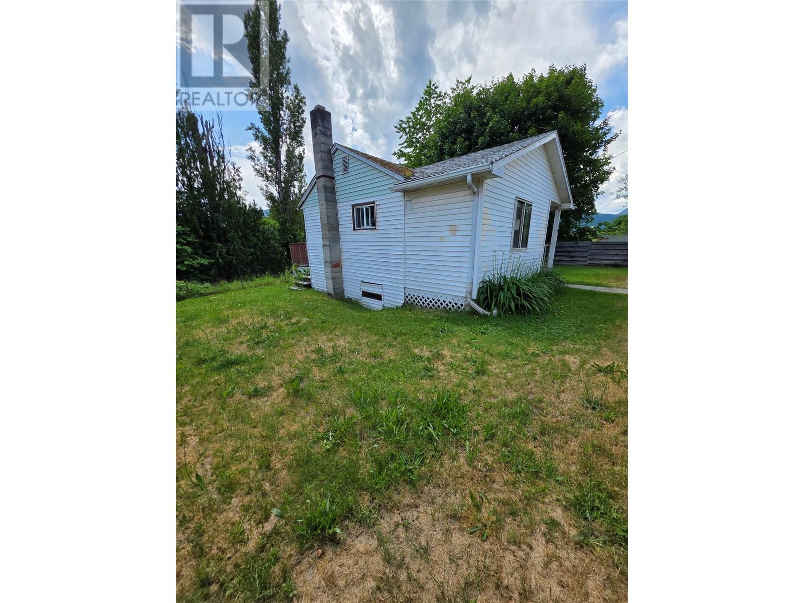 96 Broadway Street E, Nakusp, British Columbia  V0G 1R0 - Photo 10 - 10352326