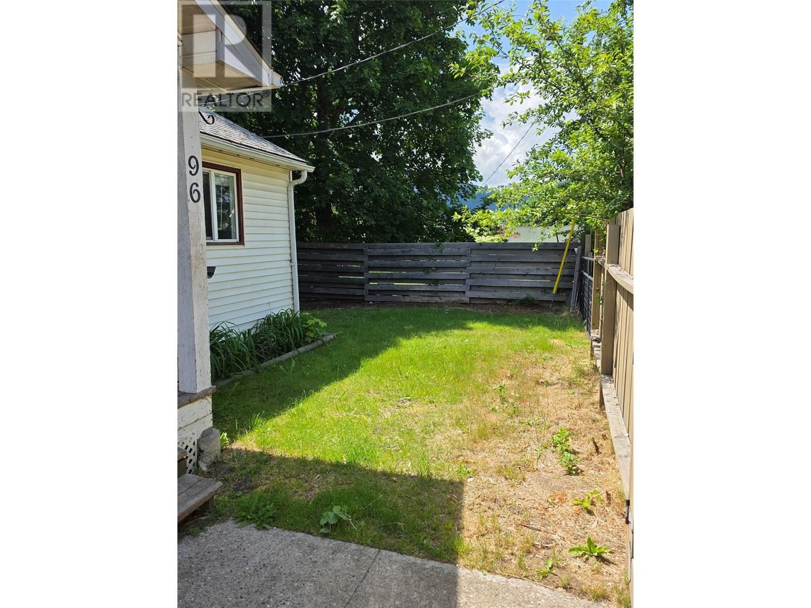 96 Broadway Street E, Nakusp, British Columbia  V0G 1R0 - Photo 2 - 10352326