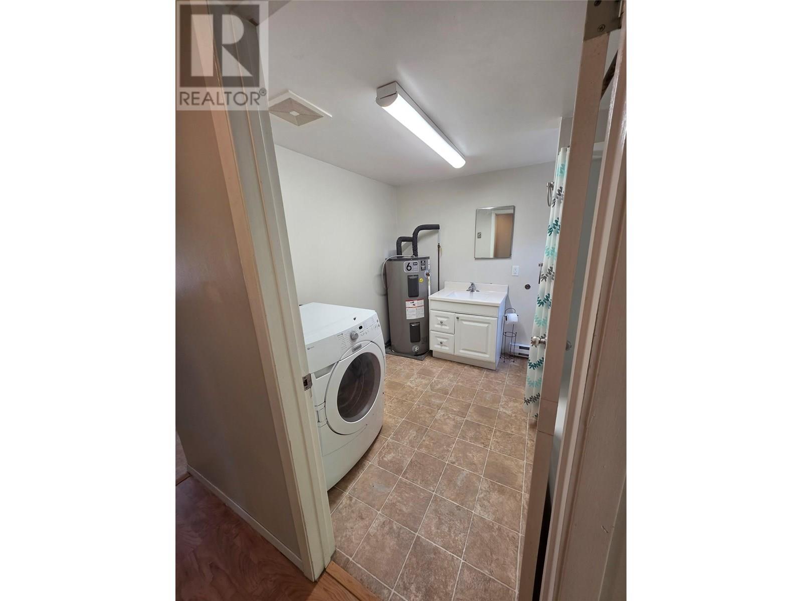 96 Broadway Street E, Nakusp, British Columbia  V0G 1R0 - Photo 6 - 10352326