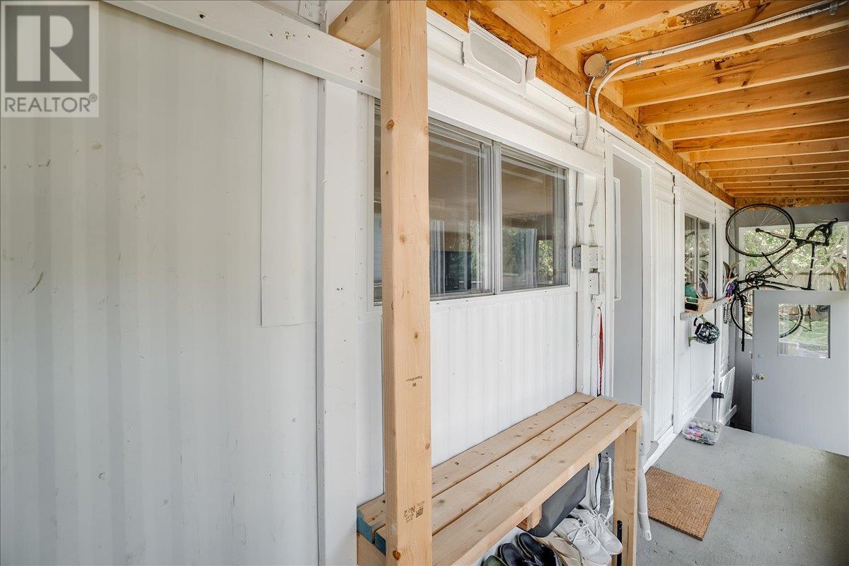 1052 Frances Street, Robson, British Columbia  V0G 1X0 - Photo 10 - 10352437