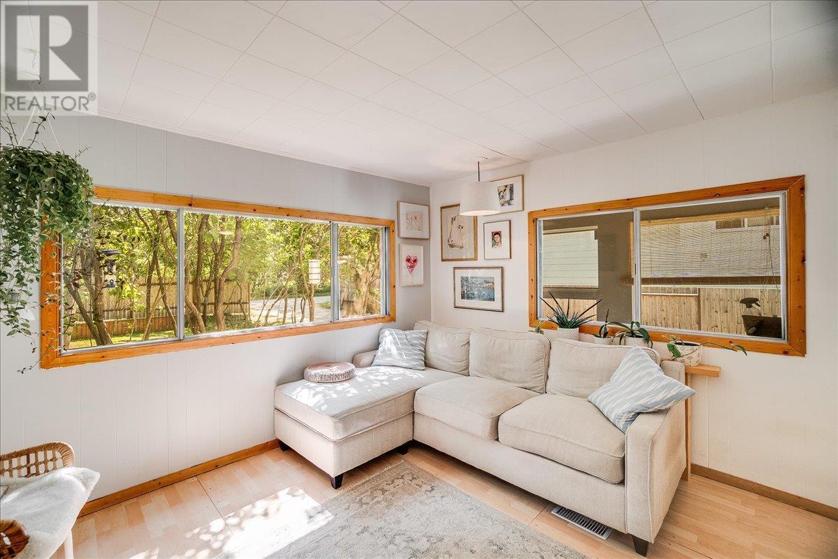 1052 Frances Street, Robson, British Columbia  V0G 1X0 - Photo 13 - 10352437