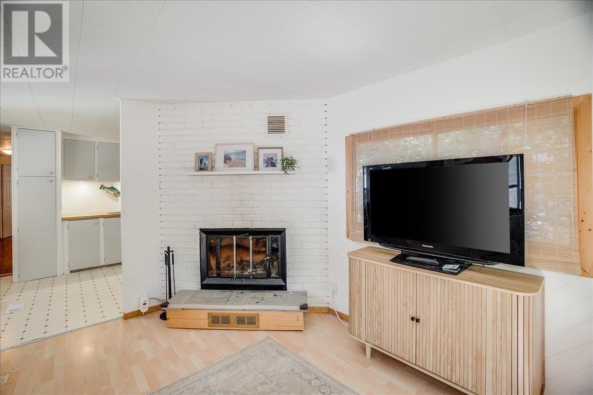 1052 Frances Street, Robson, British Columbia  V0G 1X0 - Photo 15 - 10352437
