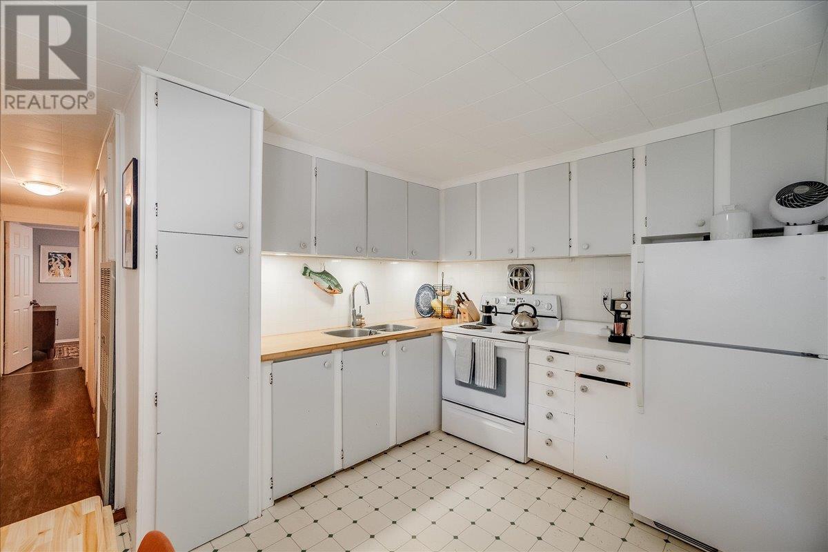 1052 Frances Street, Robson, British Columbia  V0G 1X0 - Photo 20 - 10352437