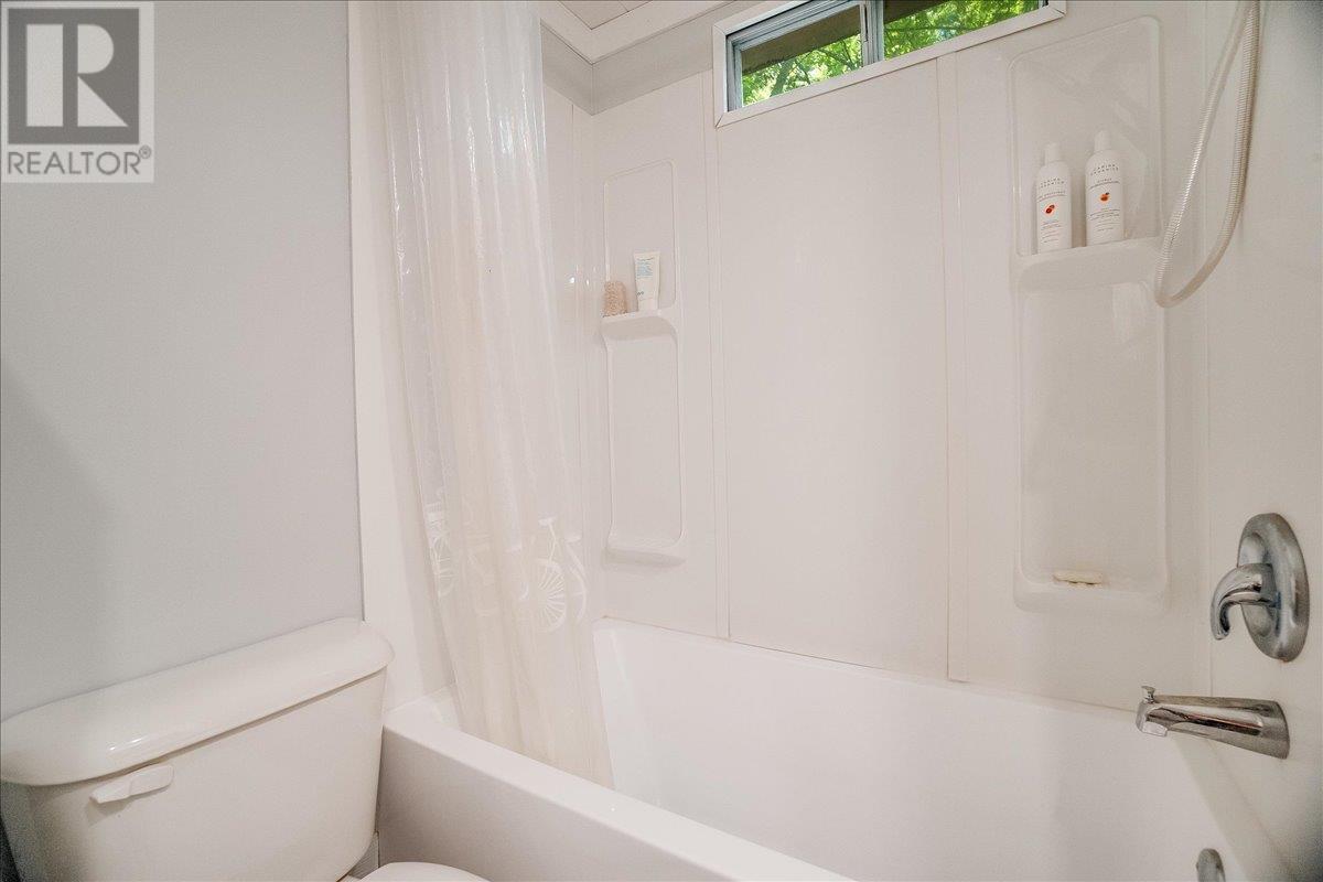 1052 Frances Street, Robson, British Columbia  V0G 1X0 - Photo 24 - 10352437