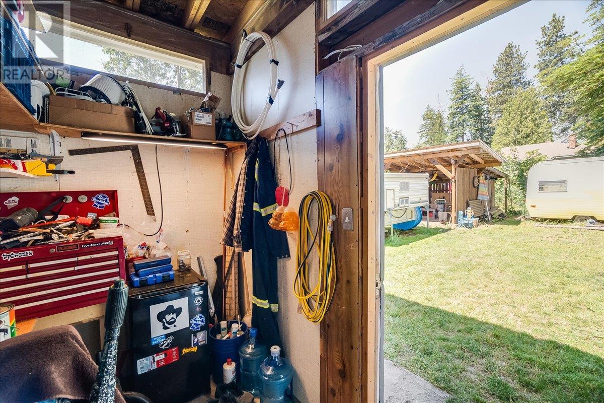 1052 Frances Street, Robson, British Columbia  V0G 1X0 - Photo 37 - 10352437