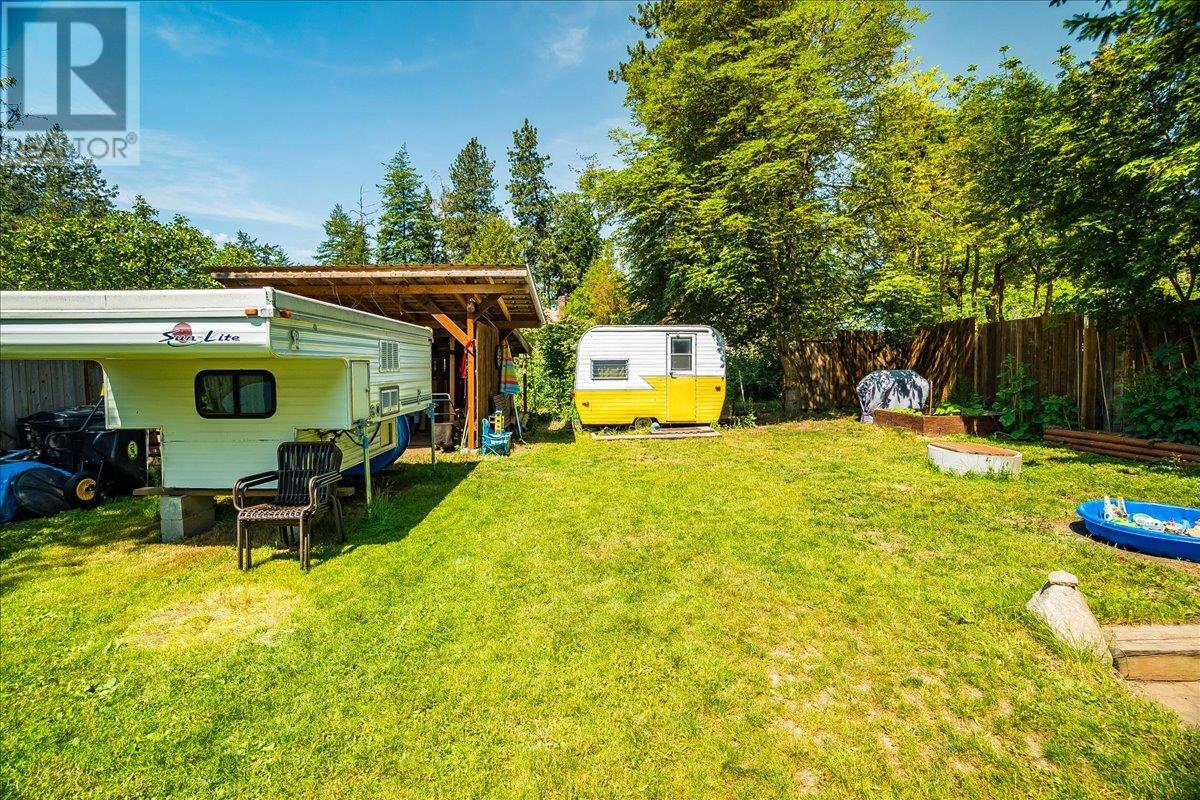 1052 Frances Street, Robson, British Columbia  V0G 1X0 - Photo 39 - 10352437