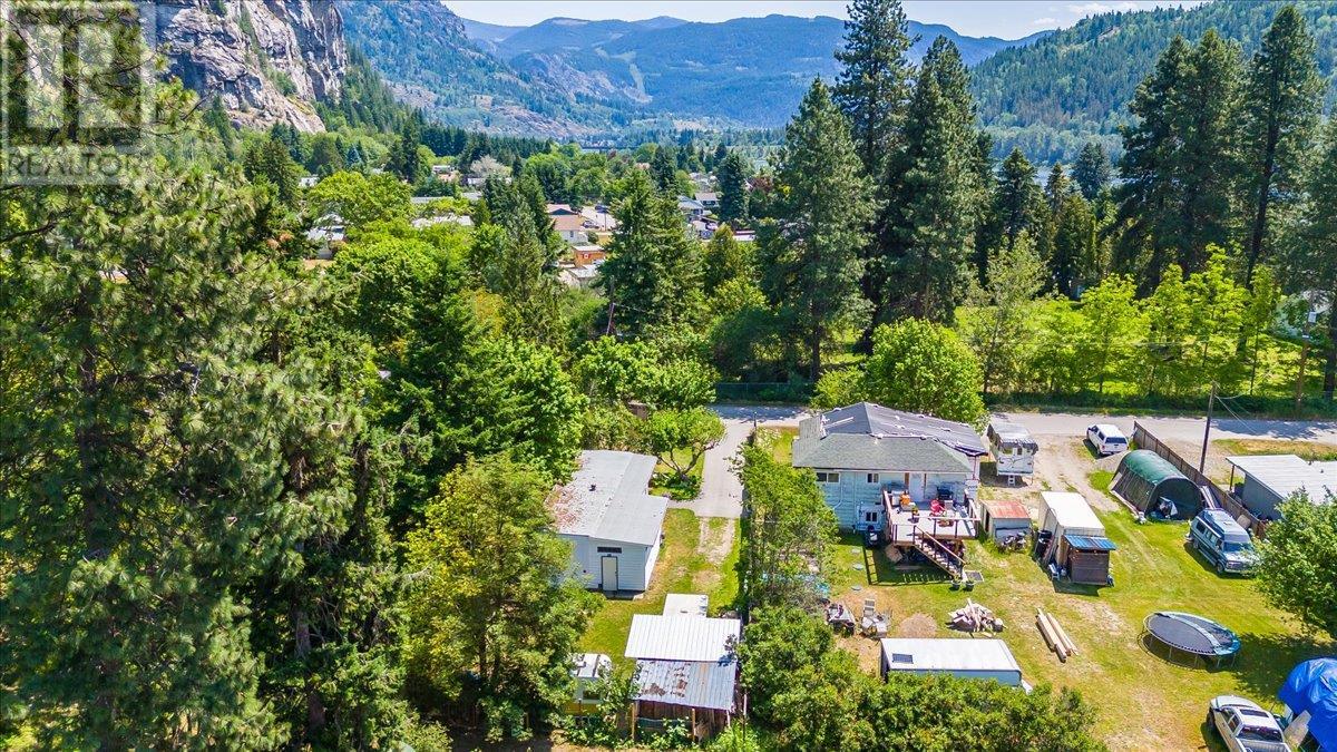 1052 Frances Street, Robson, British Columbia  V0G 1X0 - Photo 43 - 10352437