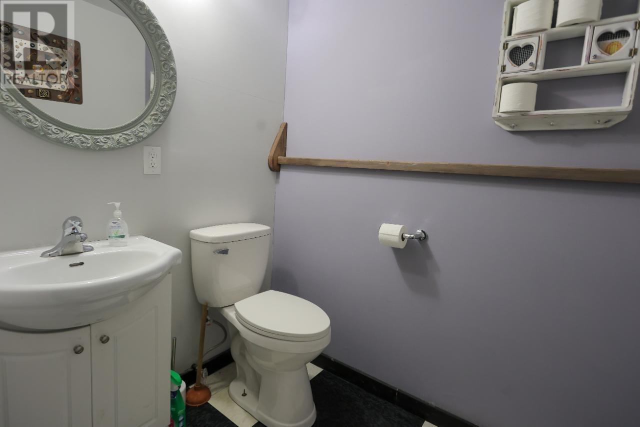 1841 3b Highway, Fruitvale, British Columbia  V0G 1L0 - Photo 26 - 10352844