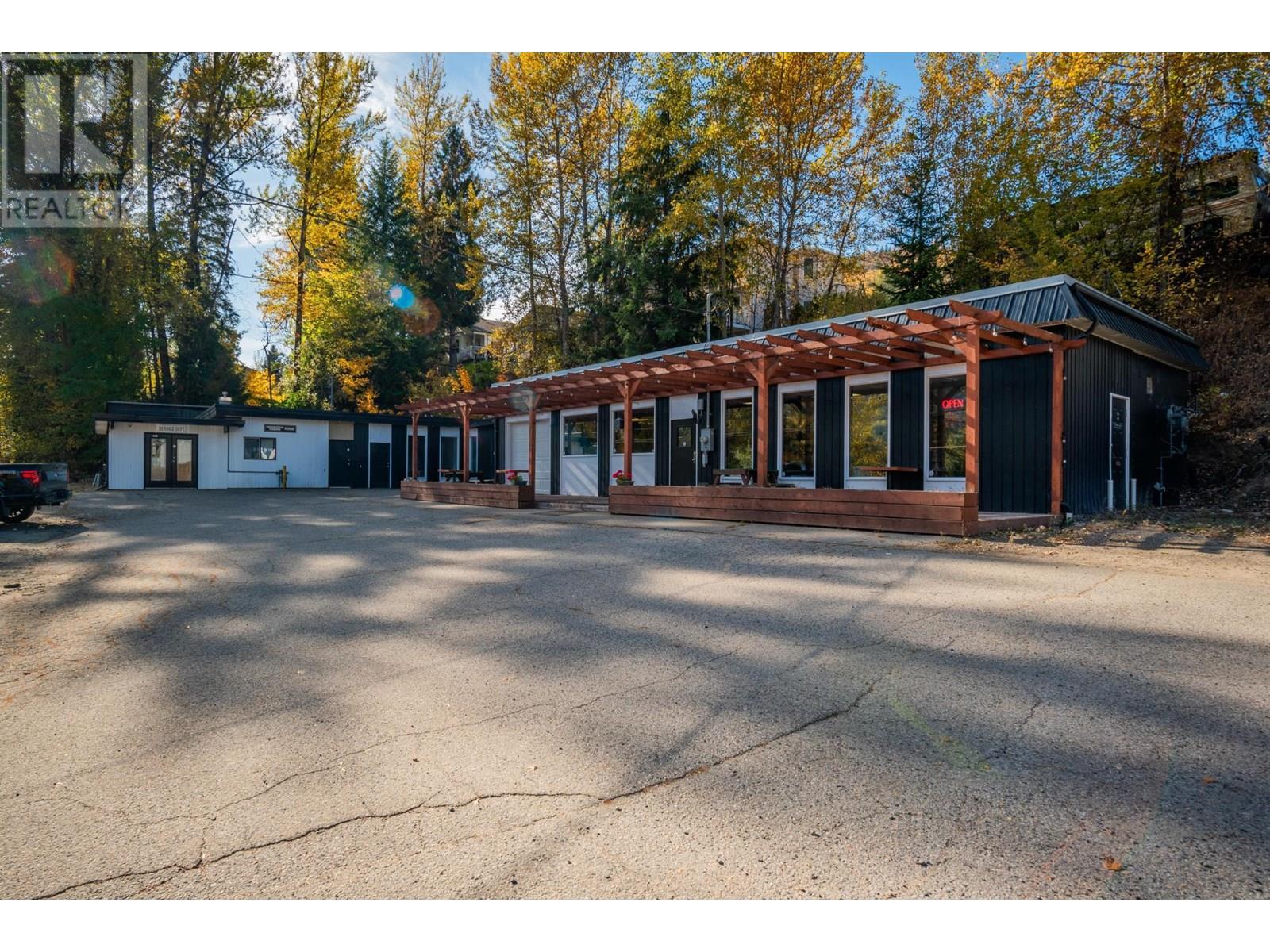 1841 3b Highway, Fruitvale, British Columbia  V0G 1L0 - Photo 3 - 10352844