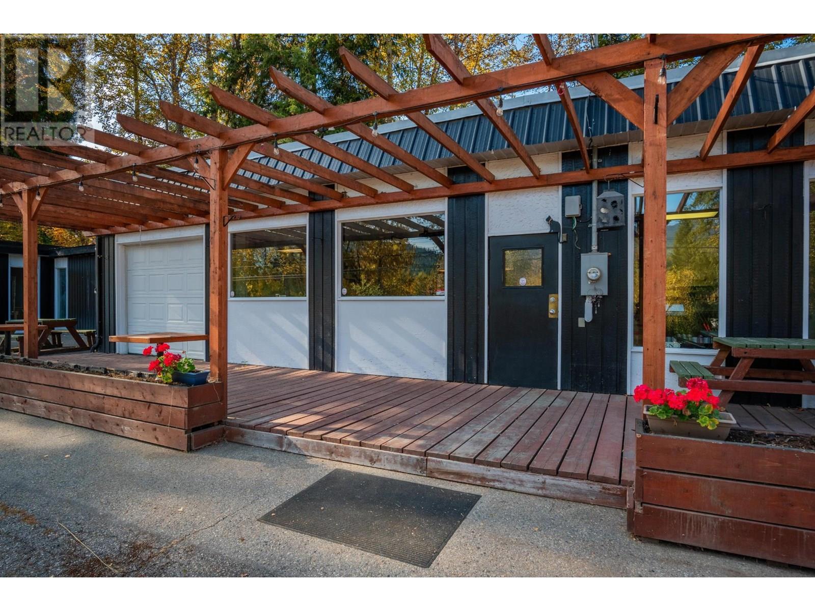 1841 3b Highway, Fruitvale, British Columbia  V0G 1L0 - Photo 6 - 10352844