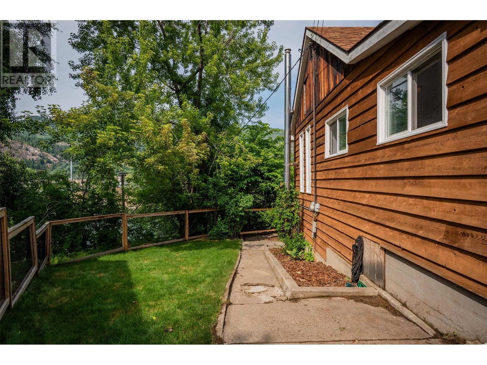 1965 Oak Street, Trail, British Columbia  V1R 3Z8 - Photo 36 - 10352657
