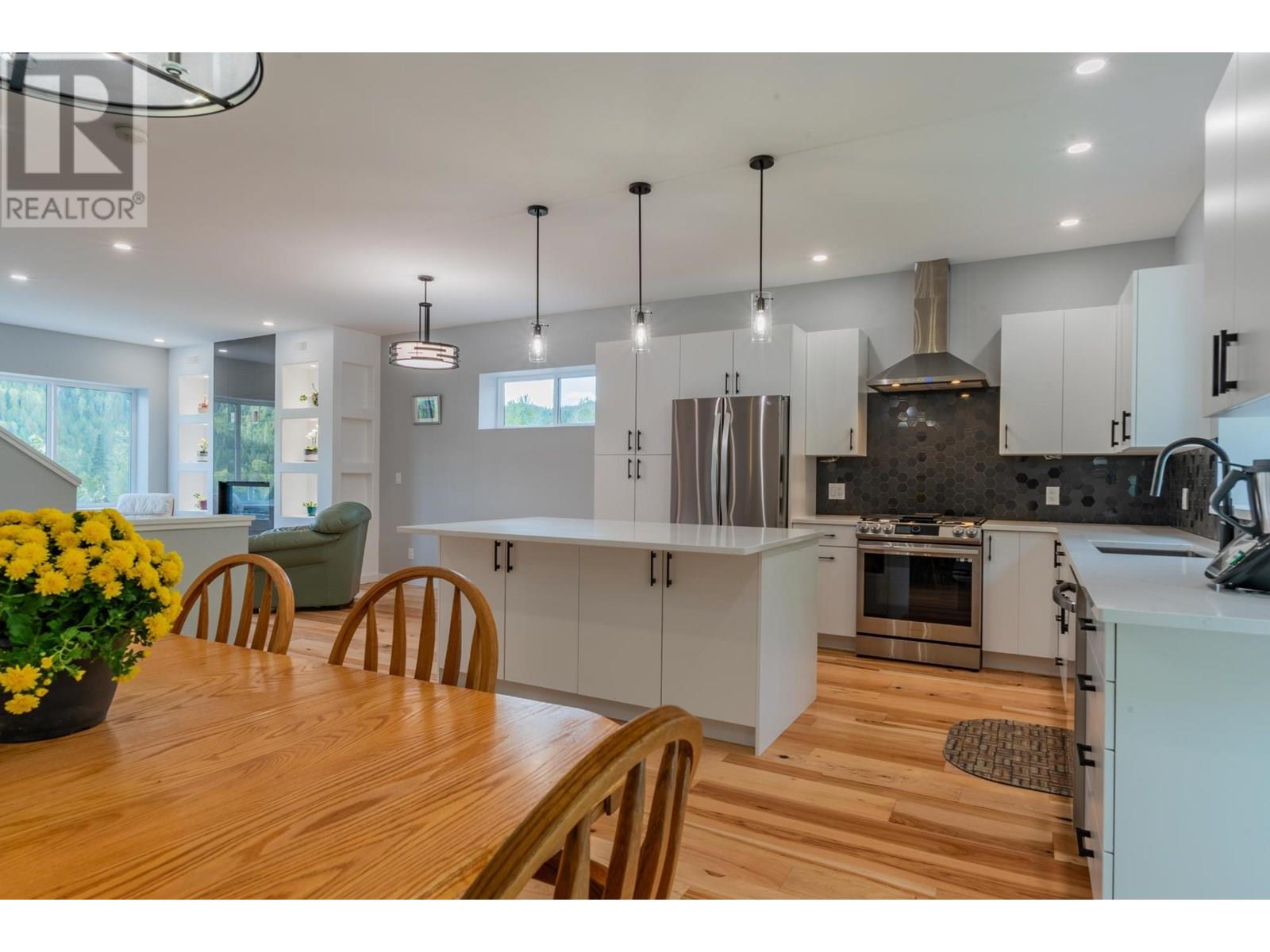 934 Redstone Drive, Rossland, British Columbia  V0G 1Y0 - Photo 10 - 10353036