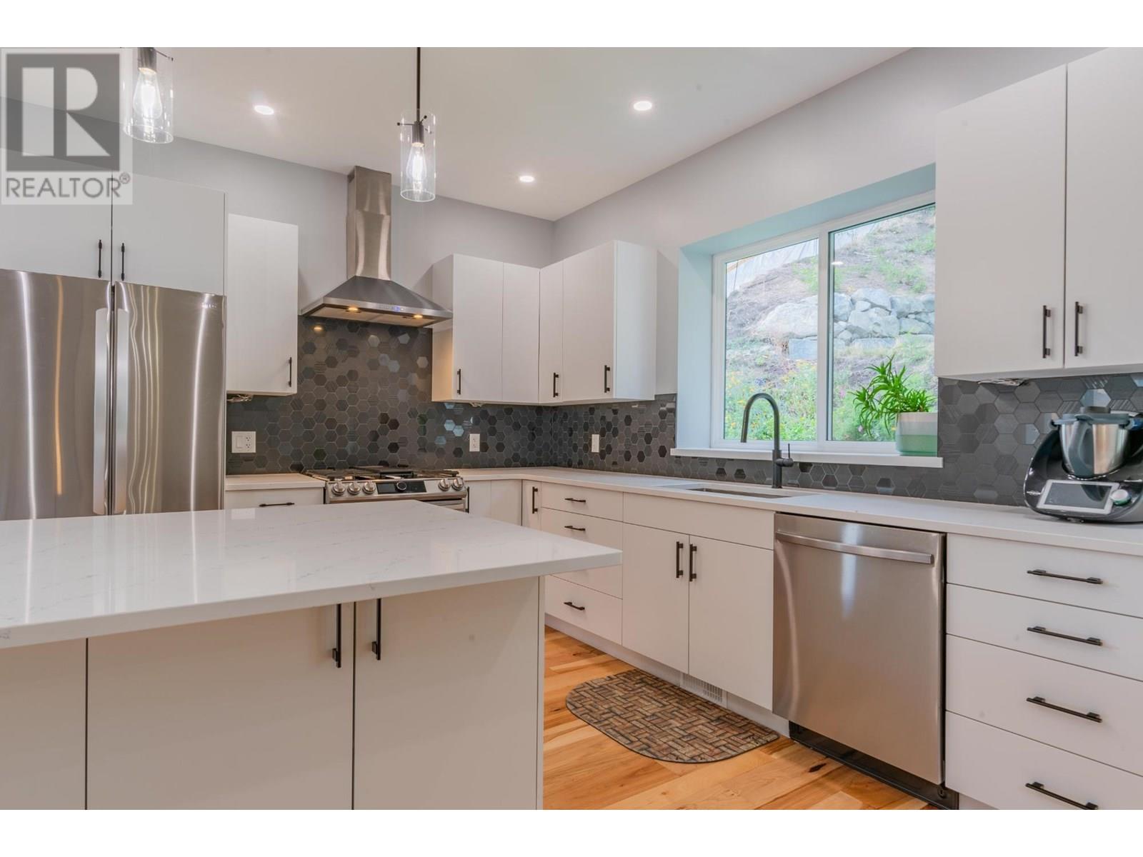 934 Redstone Drive, Rossland, British Columbia  V0G 1Y0 - Photo 11 - 10353036