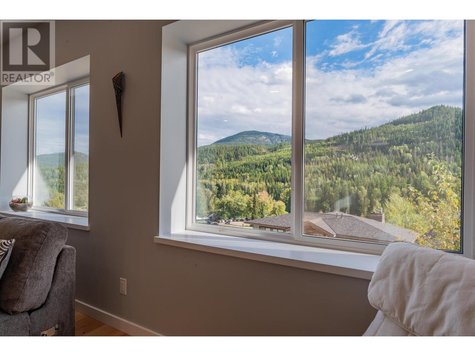 934 Redstone Drive, Rossland, British Columbia  V0G 1Y0 - Photo 18 - 10353036