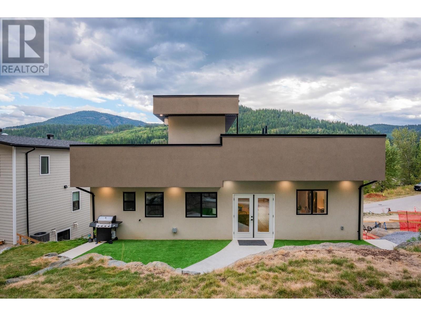 934 Redstone Drive, Rossland, British Columbia  V0G 1Y0 - Photo 3 - 10353036