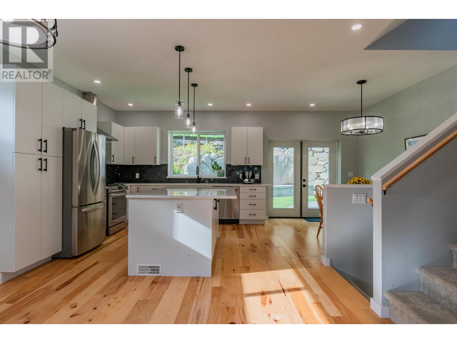 934 Redstone Drive, Rossland, British Columbia  V0G 1Y0 - Photo 4 - 10353036