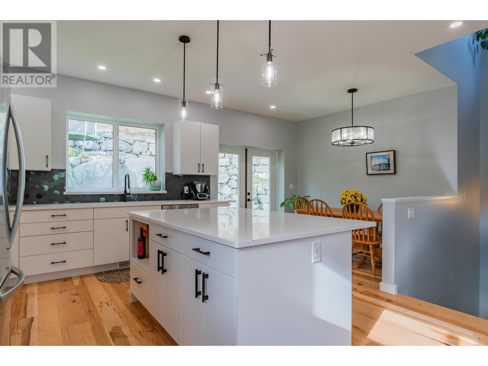 934 Redstone Drive, Rossland, British Columbia  V0G 1Y0 - Photo 6 - 10353036