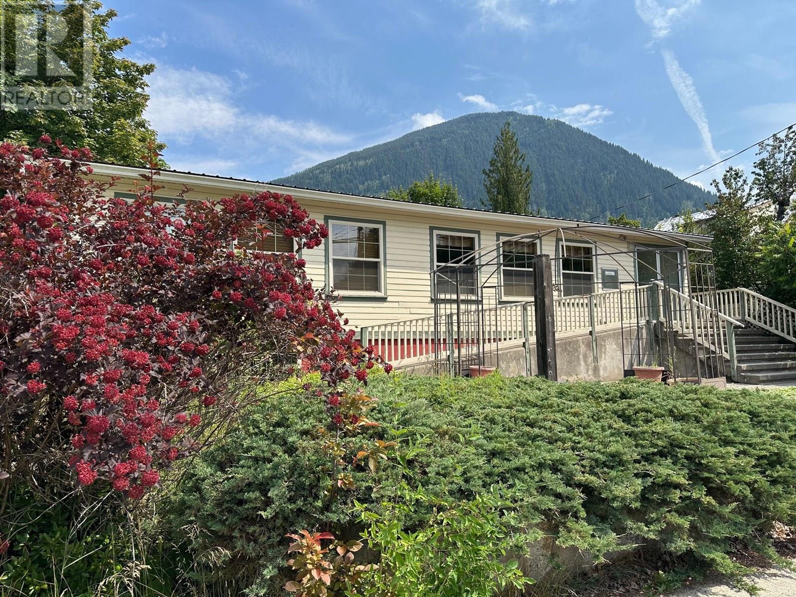 316 6th Avenue, New Denver, British Columbia  V0G 1S0 - Photo 13 - 10353064