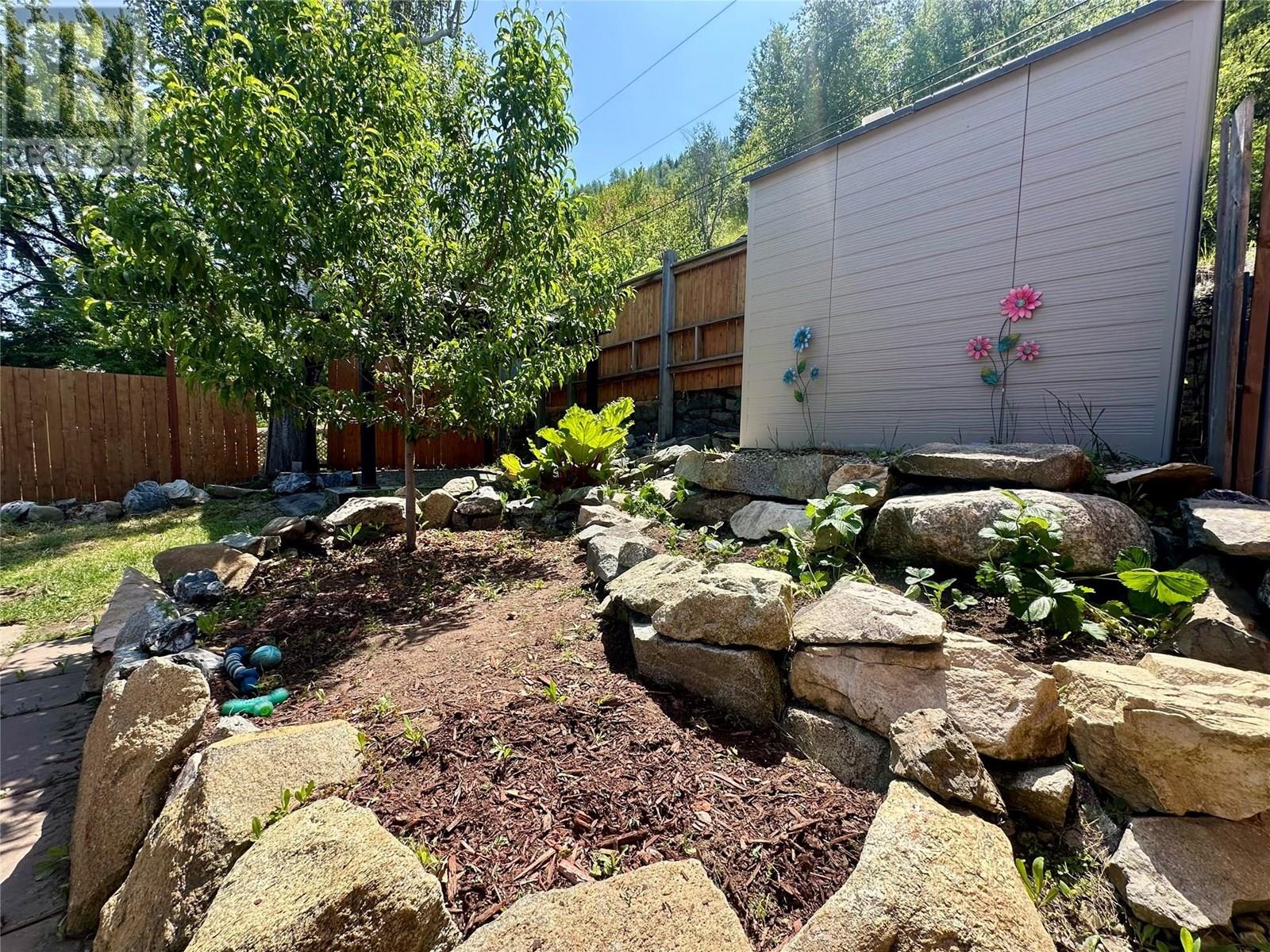 2006 Daniel Street, Trail, British Columbia  V1R 4G9 - Photo 21 - 10352803