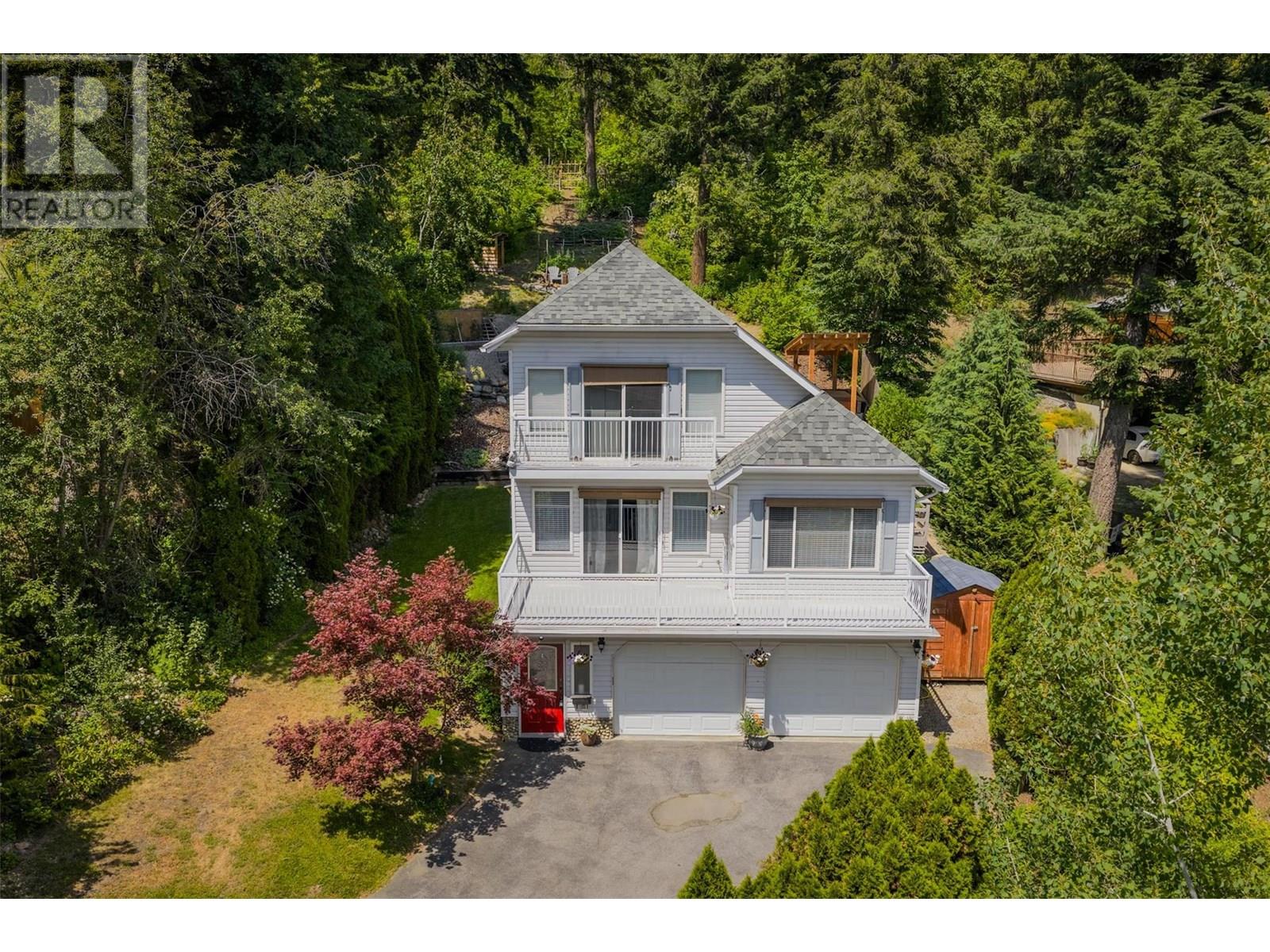 1105 Christie Road, Montrose, British Columbia  V0G 1P0 - Photo 1 - 10353049
