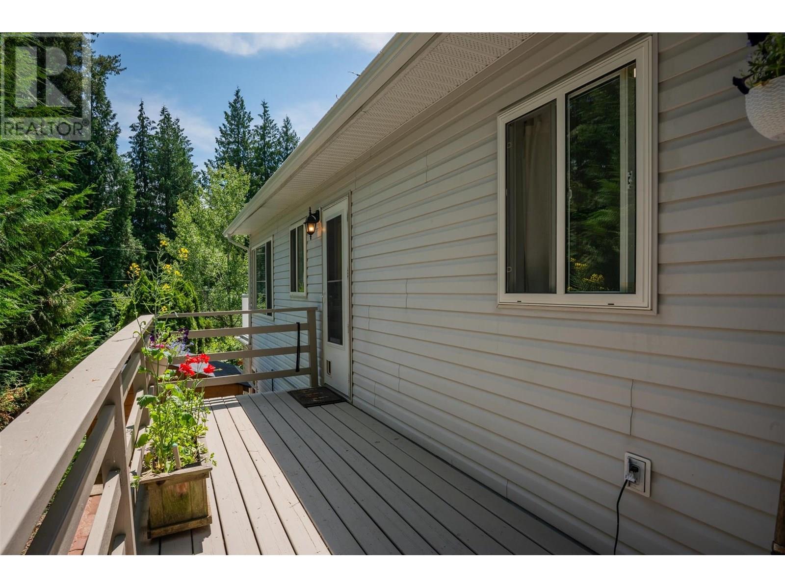 1105 Christie Road, Montrose, British Columbia  V0G 1P0 - Photo 10 - 10353049