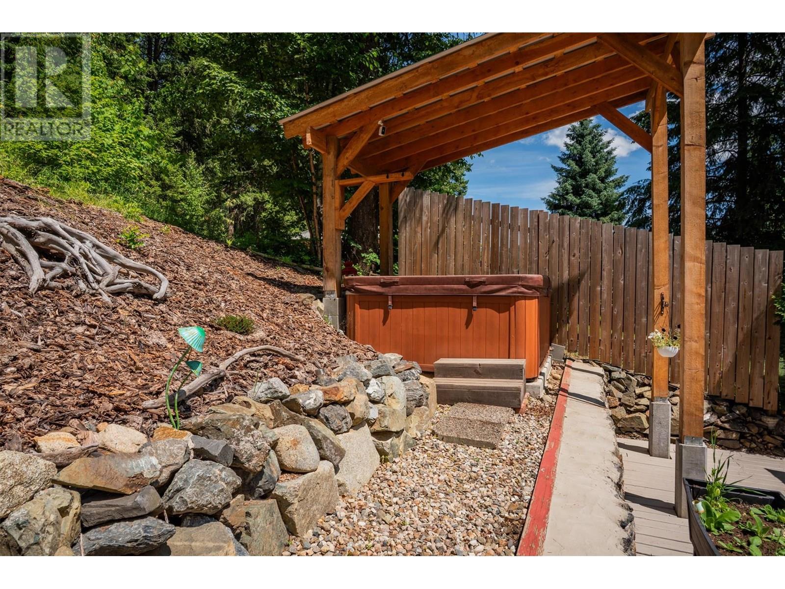 1105 Christie Road, Montrose, British Columbia  V0G 1P0 - Photo 12 - 10353049
