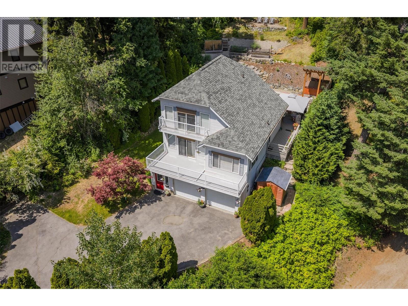 1105 Christie Road, Montrose, British Columbia  V0G 1P0 - Photo 3 - 10353049